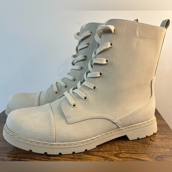 Arizona Womens Queen Block Heel Combat Boots NWT Size 10 and 9.5 - Picture 1 of 7